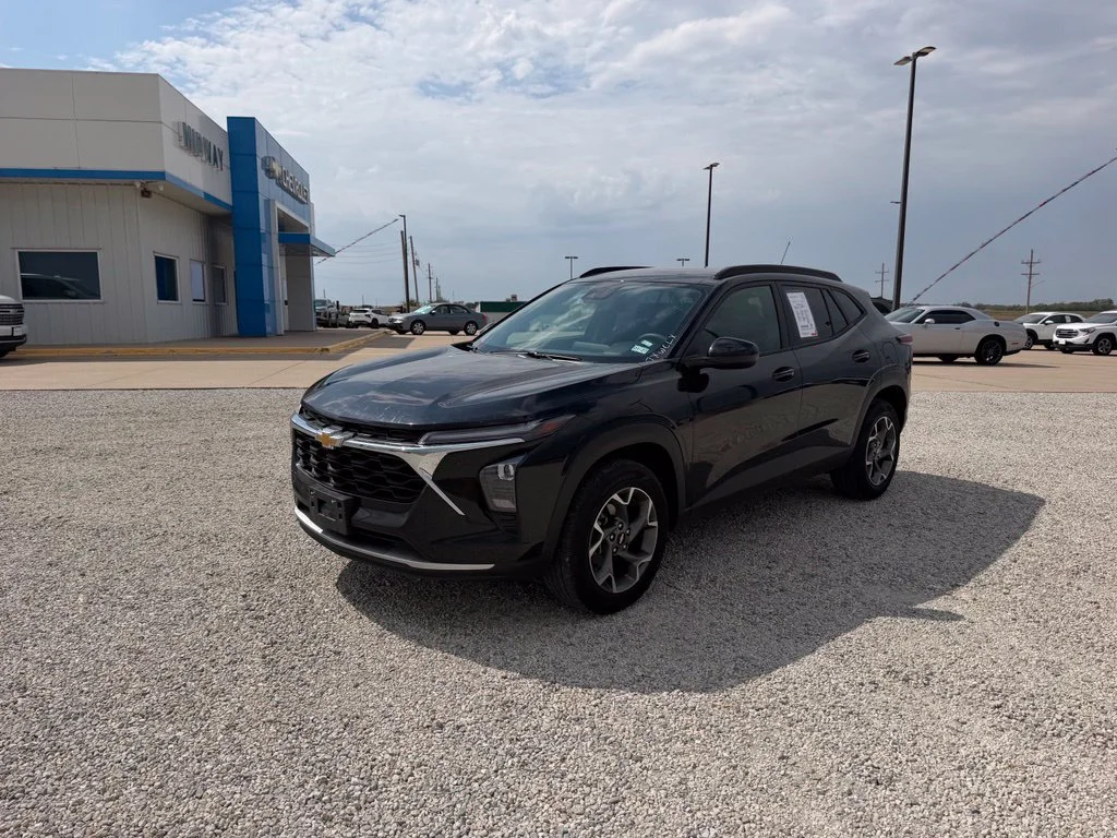 Used 2025 Black Chevrolet LT image 7