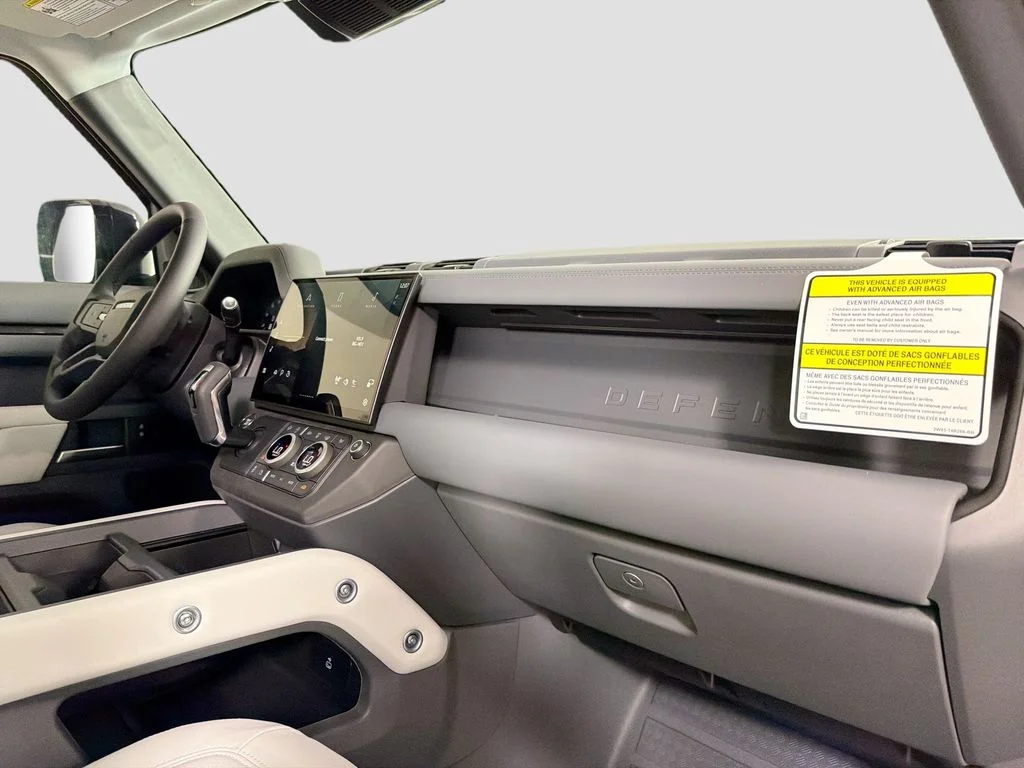 New 2026 Carpathian Grey Land Rover X-Dynamic SE image 31