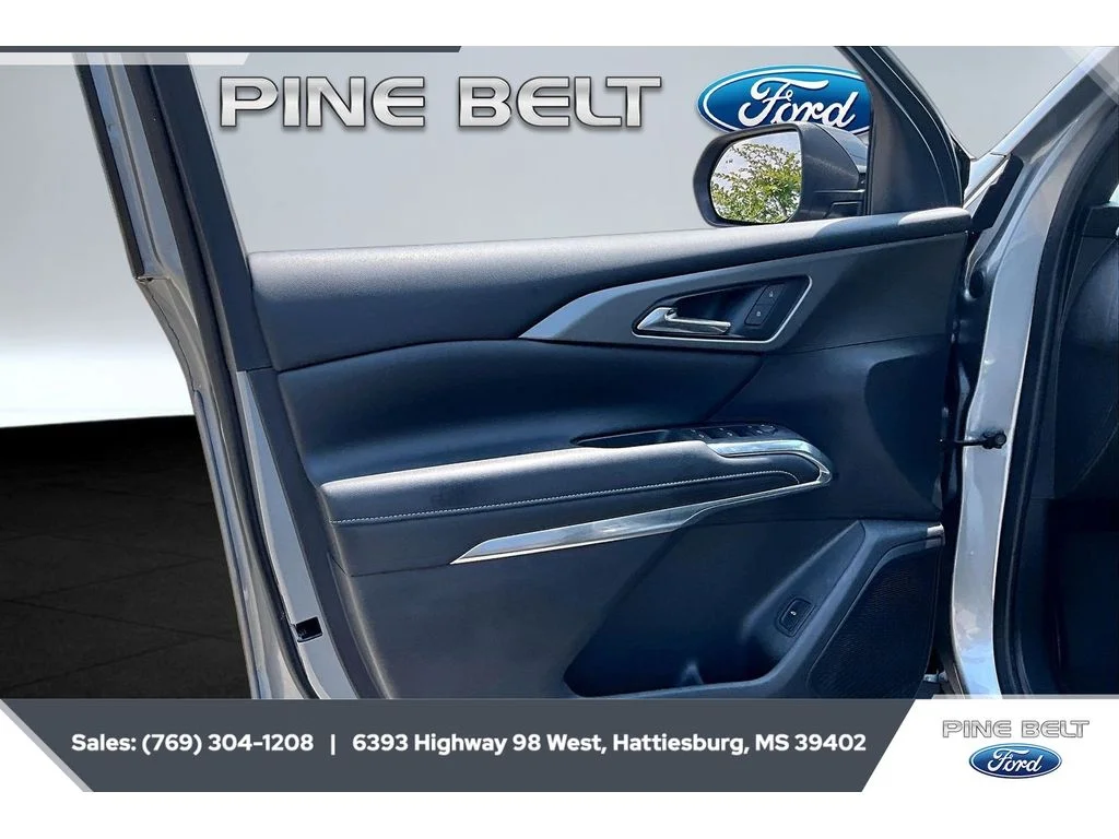 Used 2025 Sterling Gray Metallic Chevrolet FWD LT image 17