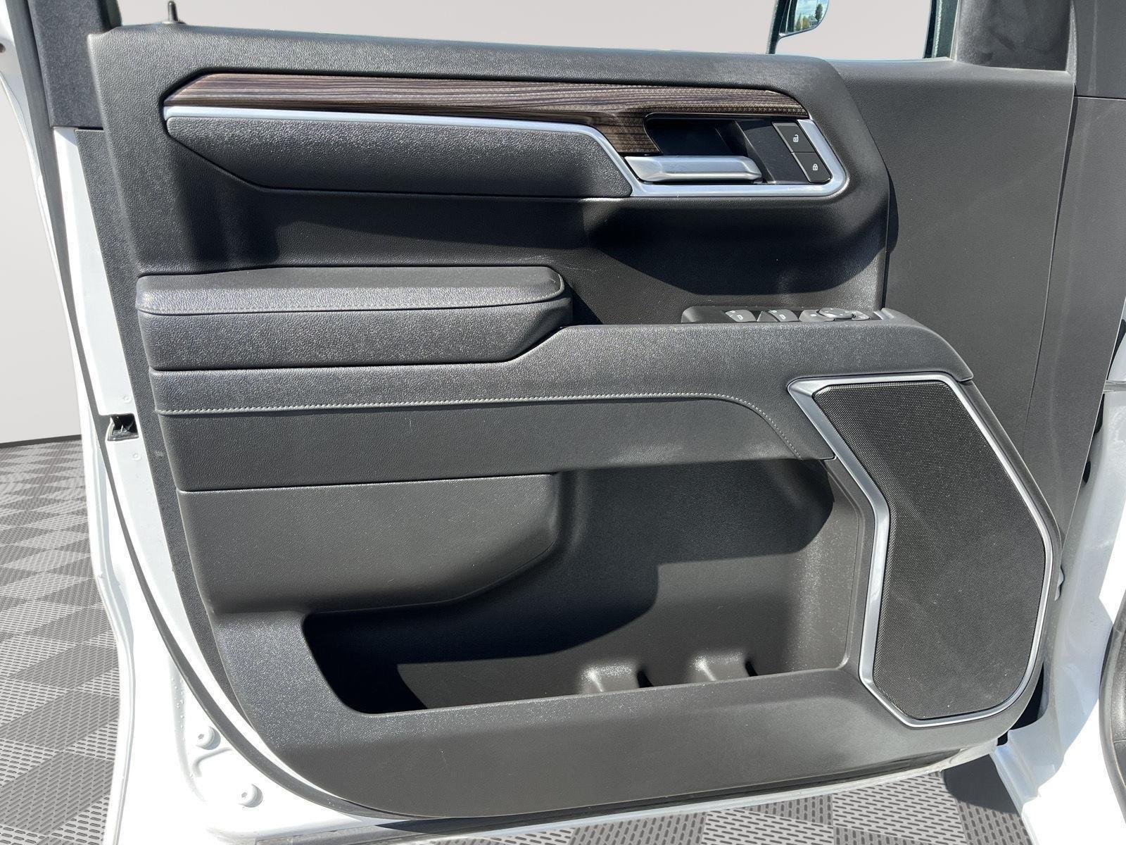 Used 2026 Summit White Chevrolet RST image 19