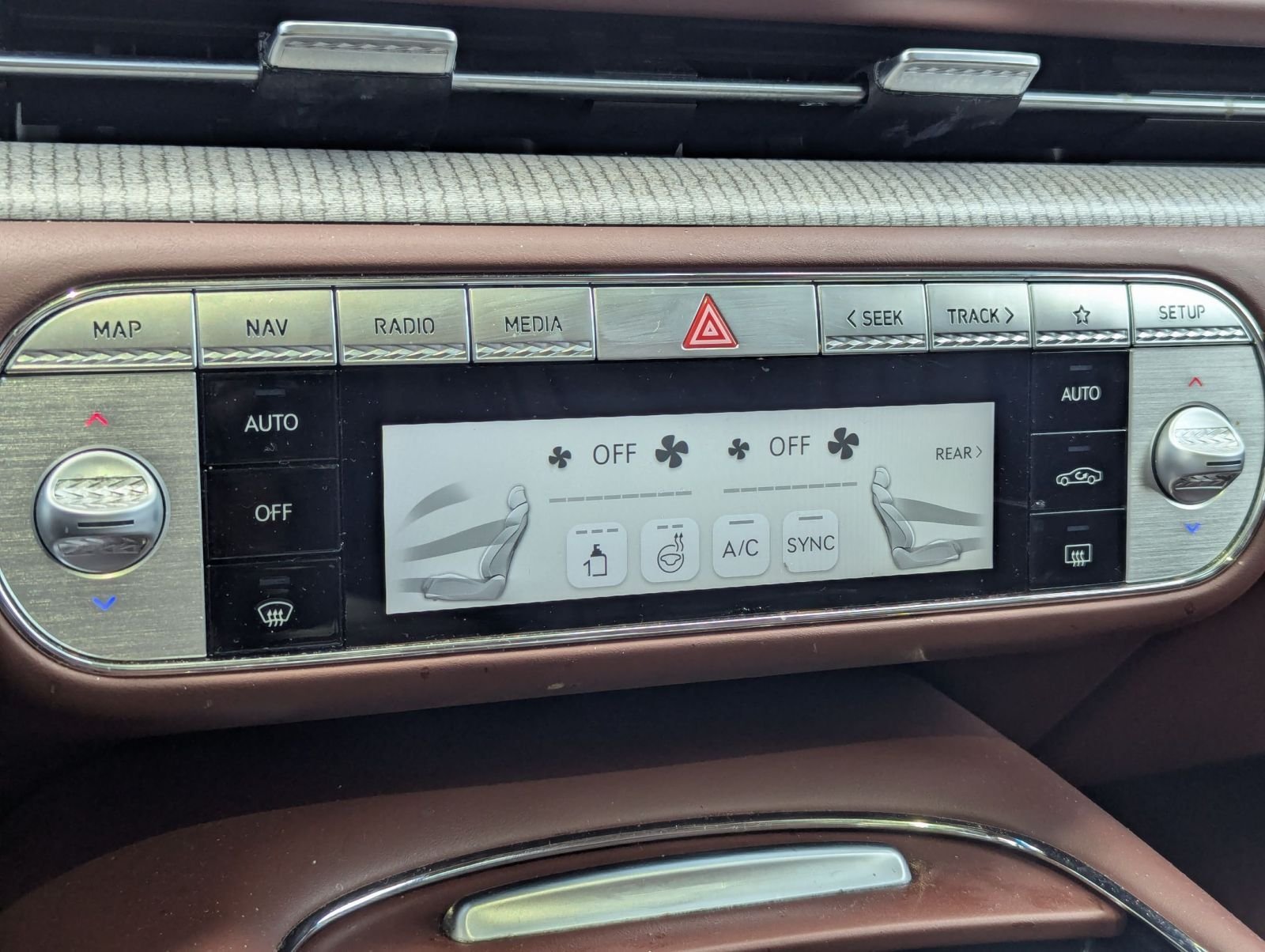 Used 2023 White Genesis 3.5T image 13