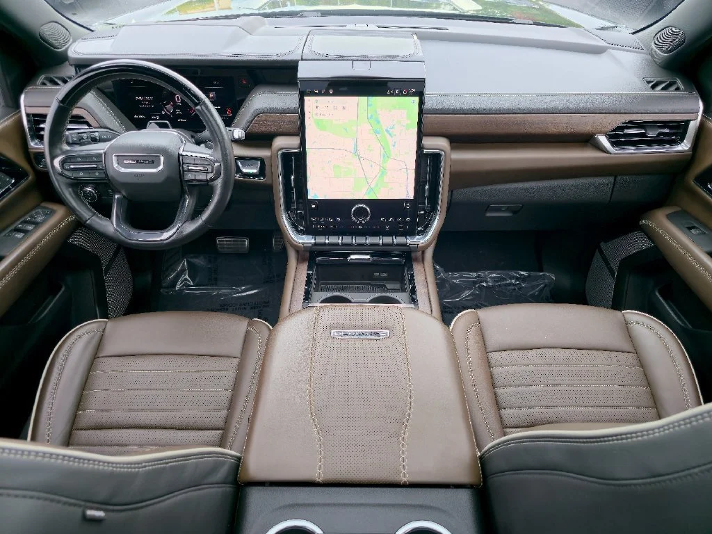 2025 GMC Yukon Denali Ultimate - Photo 36