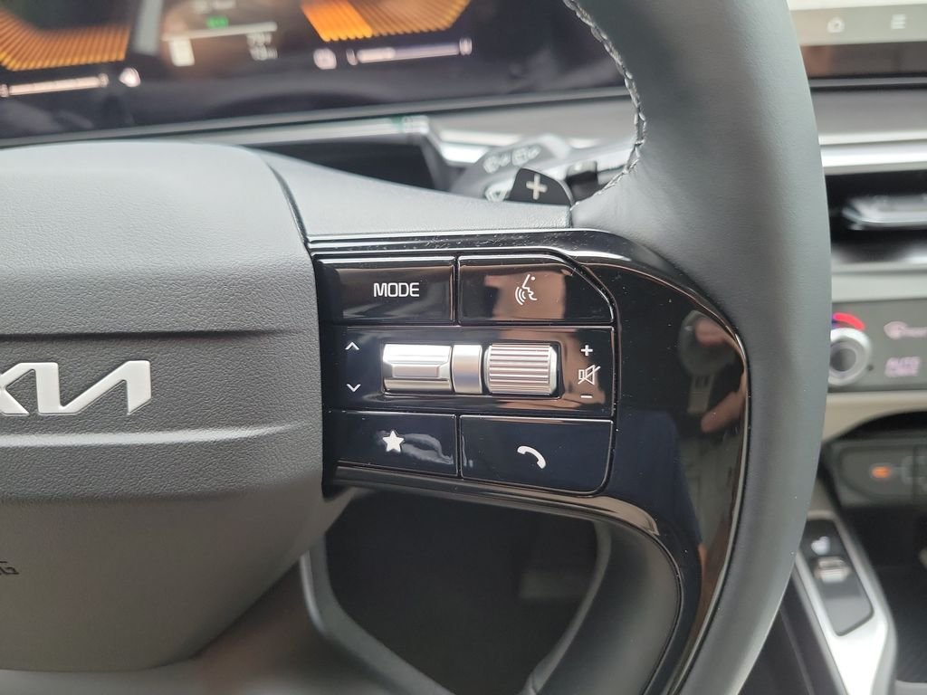 New 2026 Snow White Pearl Kia EX image 27