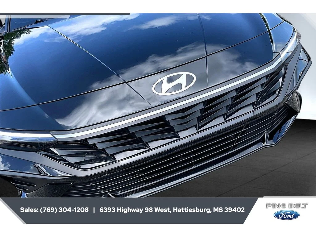 Used 2025 Abyss Black Hyundai SEL Sport image 24