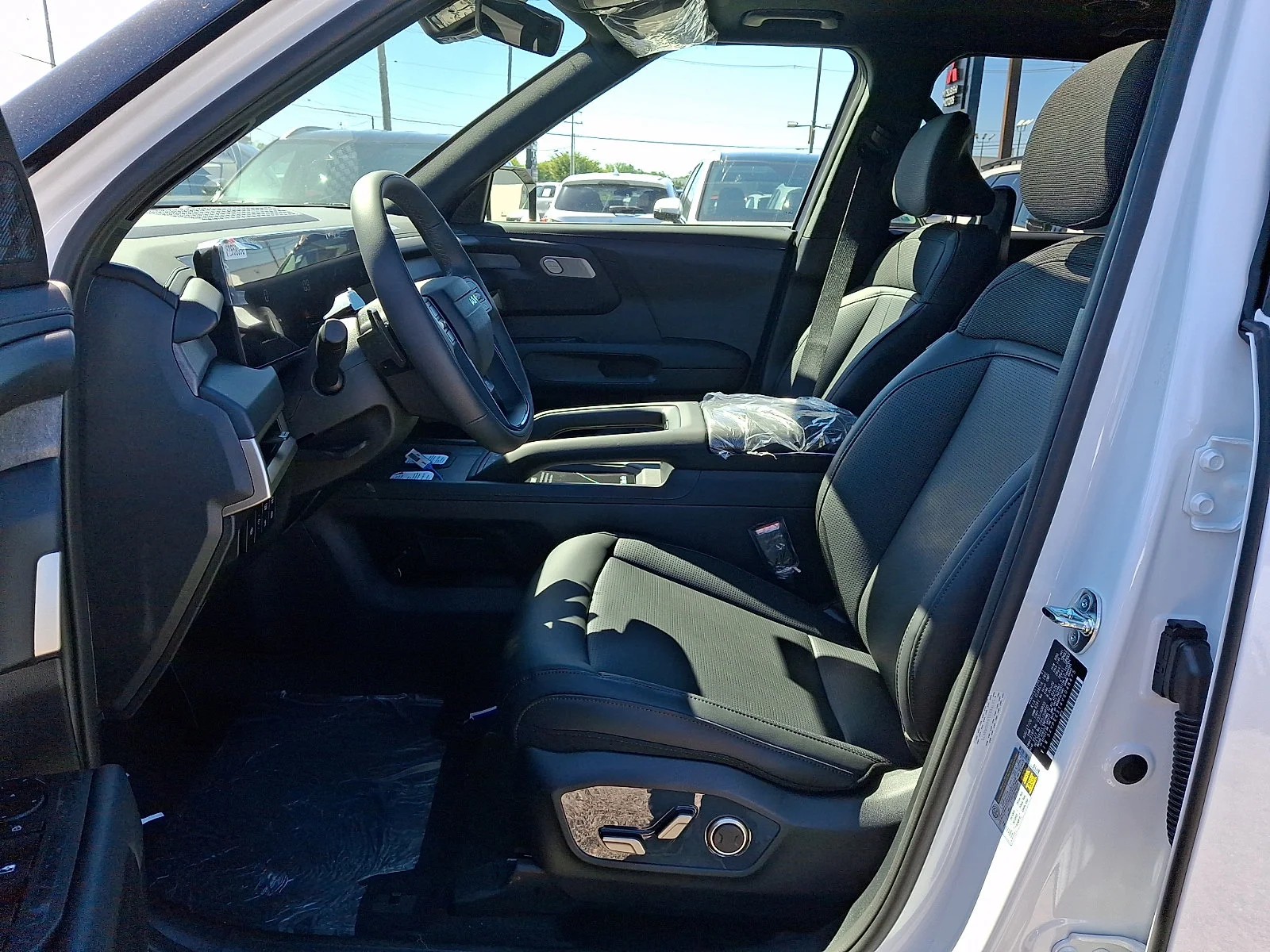 New 2027 White Kia S image 12