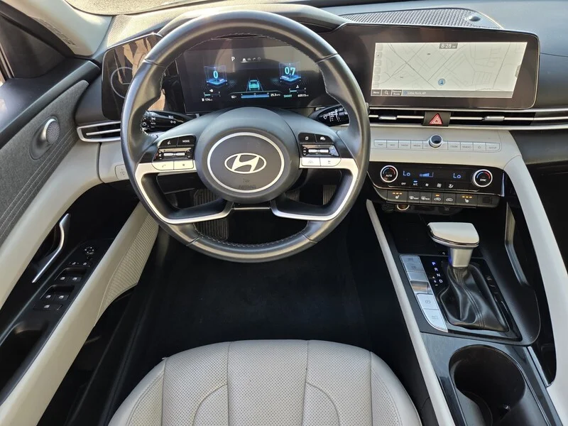 Used 2025 White HYUNDAI LIMITED image 13