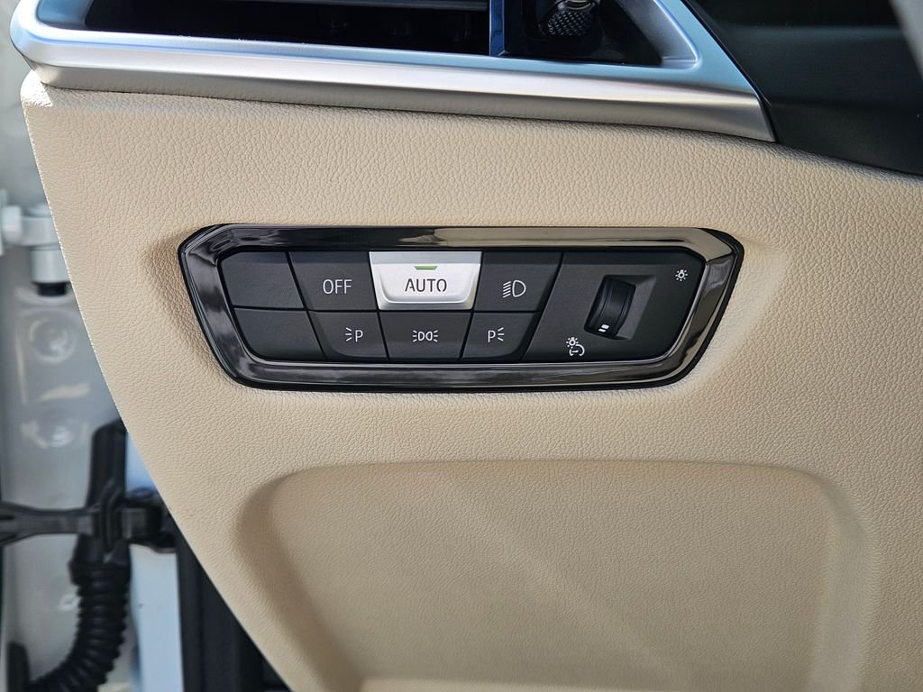 Certified Used 2025 Alpine White BMW 330i xDrive image 28