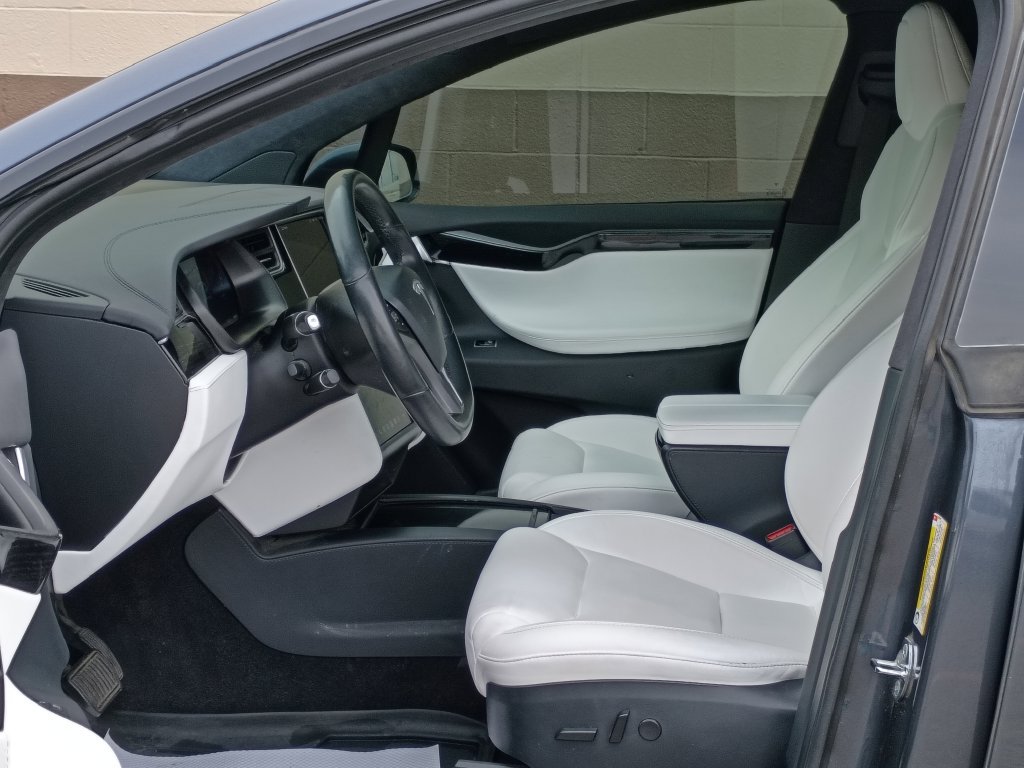 2020 Tesla Model X Long Range - Photo 16