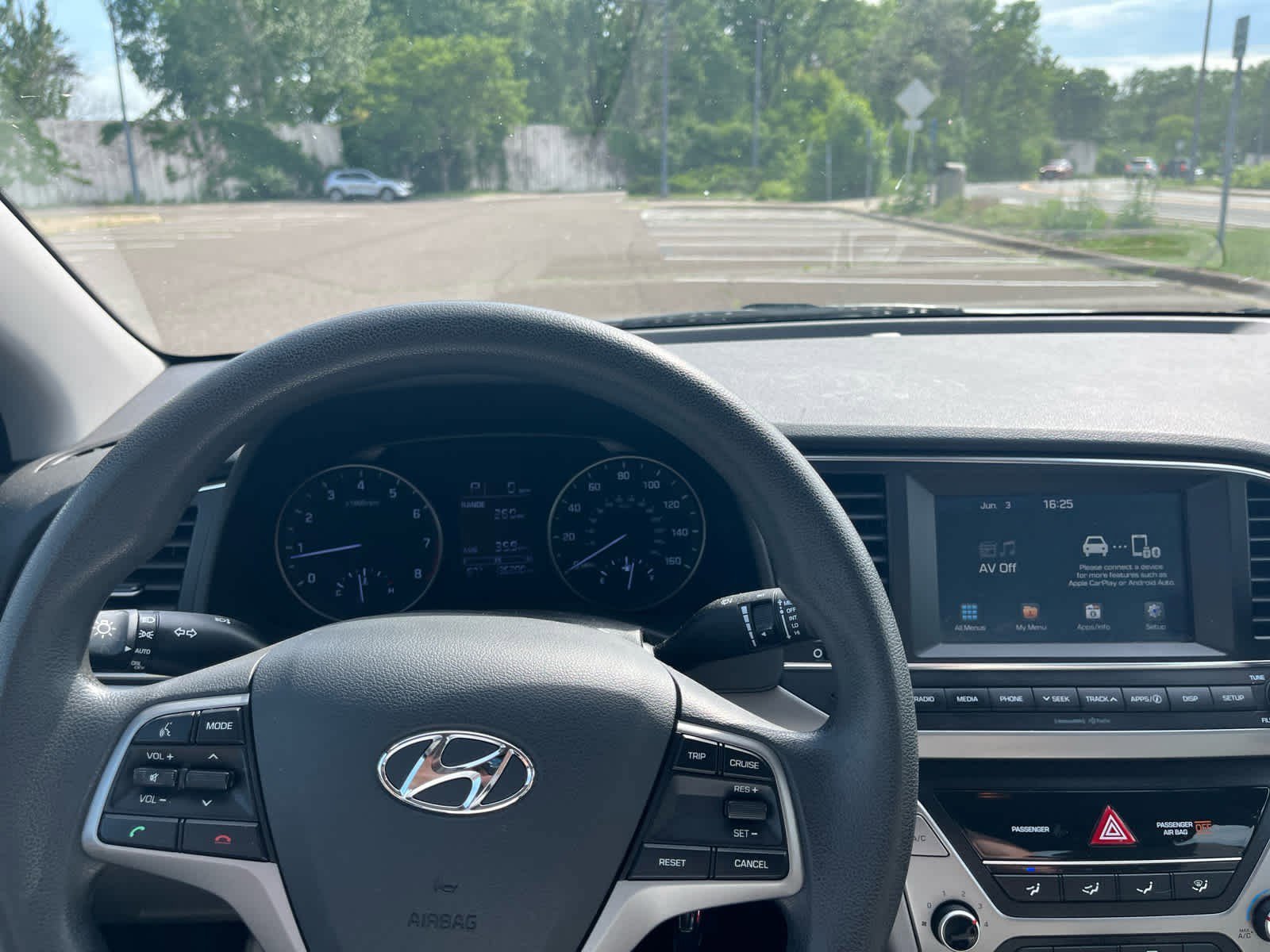 Used 2017 Shale Gray Metallic Hyundai SE image 9