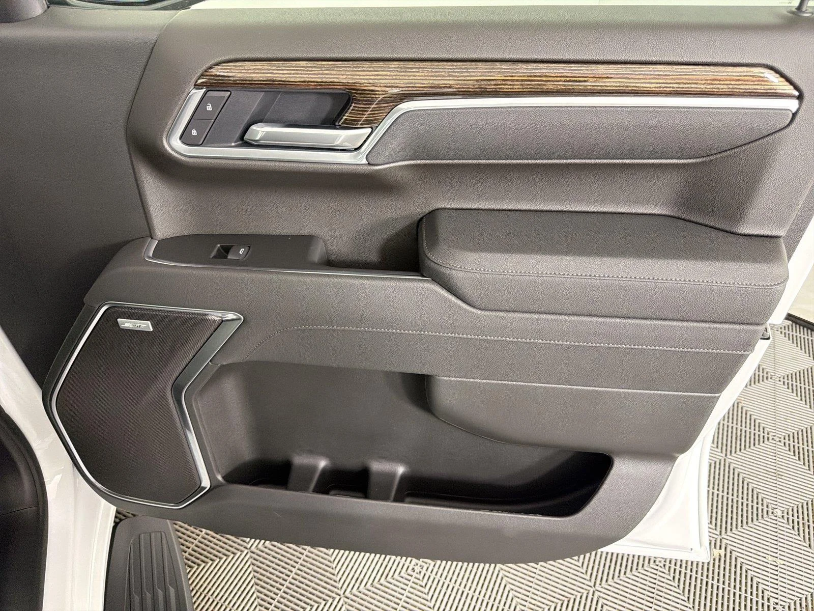 New 2026 Summit White GMC Elevation image 12