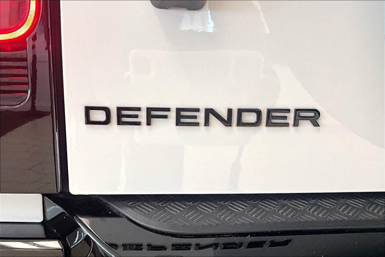 Used 2025 Fuji White Land Rover X-Dynamic SE image 29