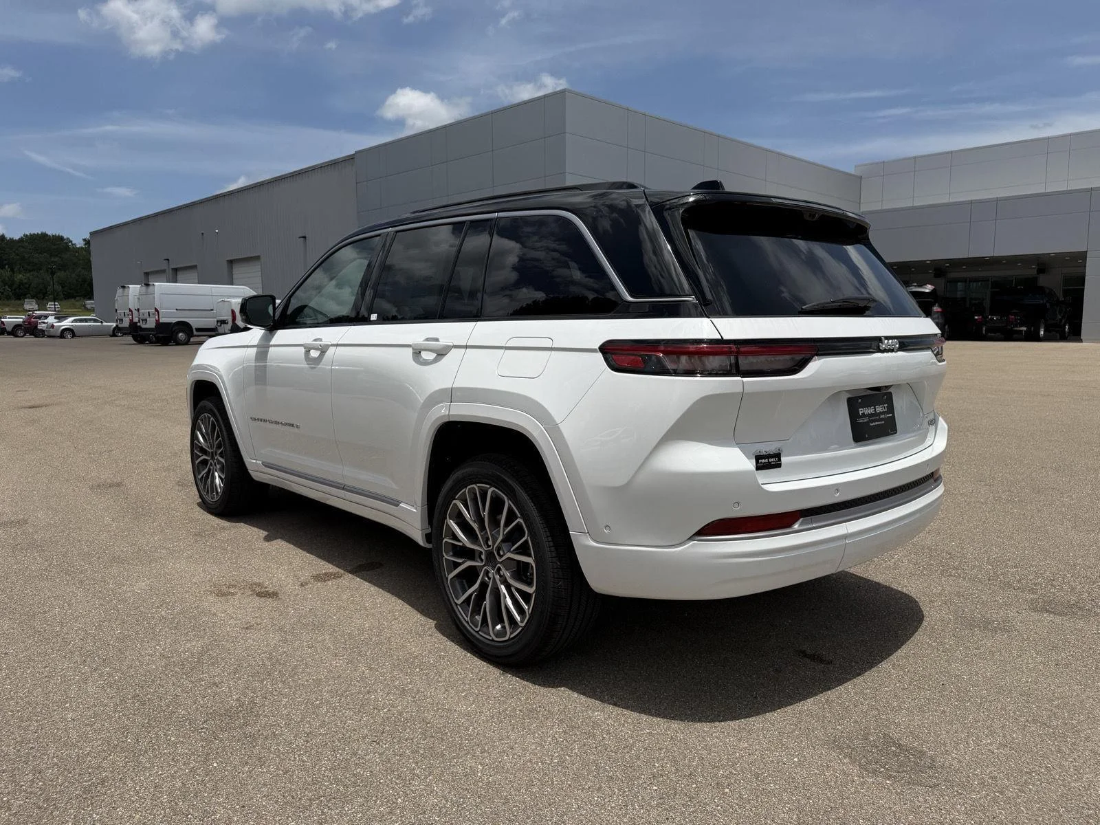 New 2026 Bright White Clear-Coat Exterior Paint Jeep Summit image 4