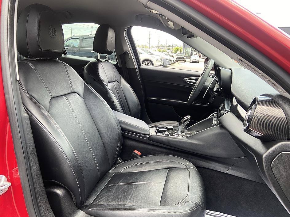 Used 2017 Rosso Alfa Alfa Romeo Base image 17