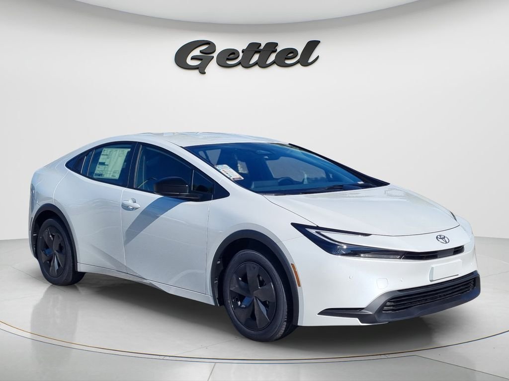 New 2027 Wind Chill Pearl <sup>1</sup> Toyota  LE image 3