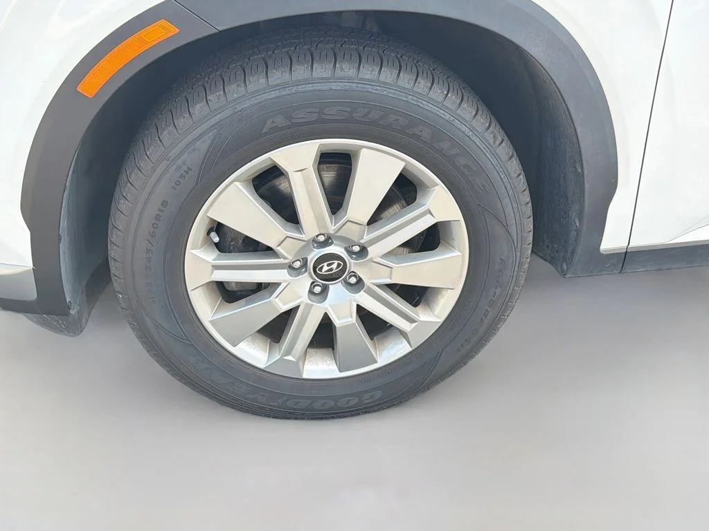 Used 2025 White Hyundai SEL image 35
