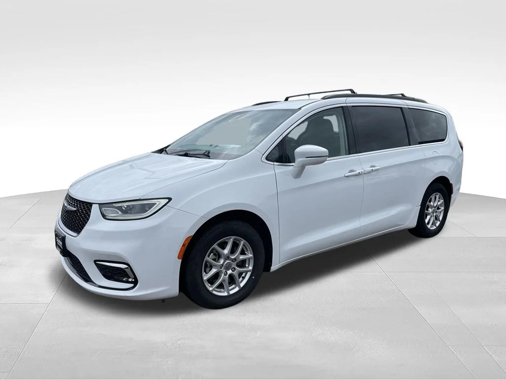Used 2022 Bright White Clearcoat Chrysler Touring L image 5