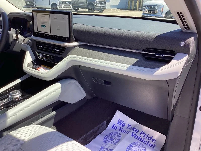 New 2026 White Ford Platinum image 22
