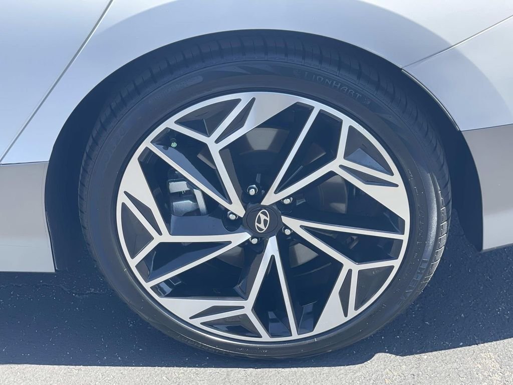 2025 Hyundai IONIQ 6 SEL - Photo 6