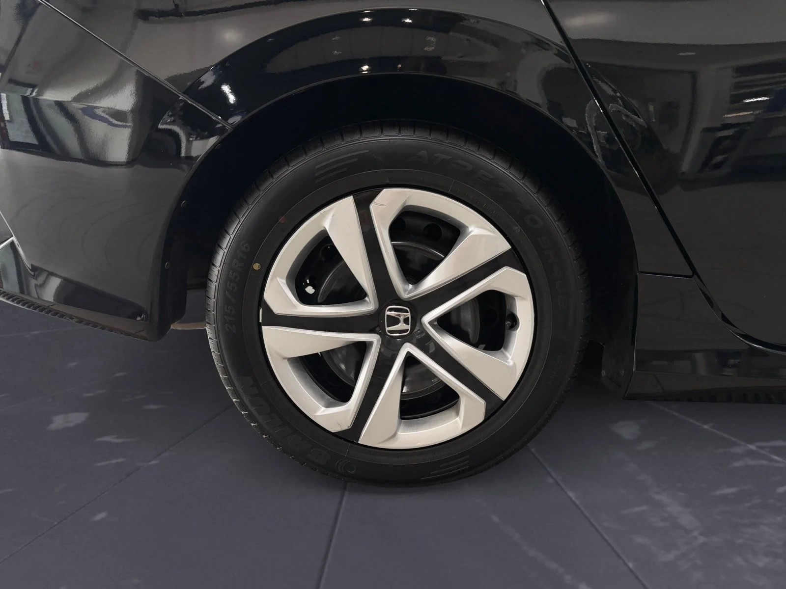 Used 2016 Crystal Black Pearl Honda LX image 41