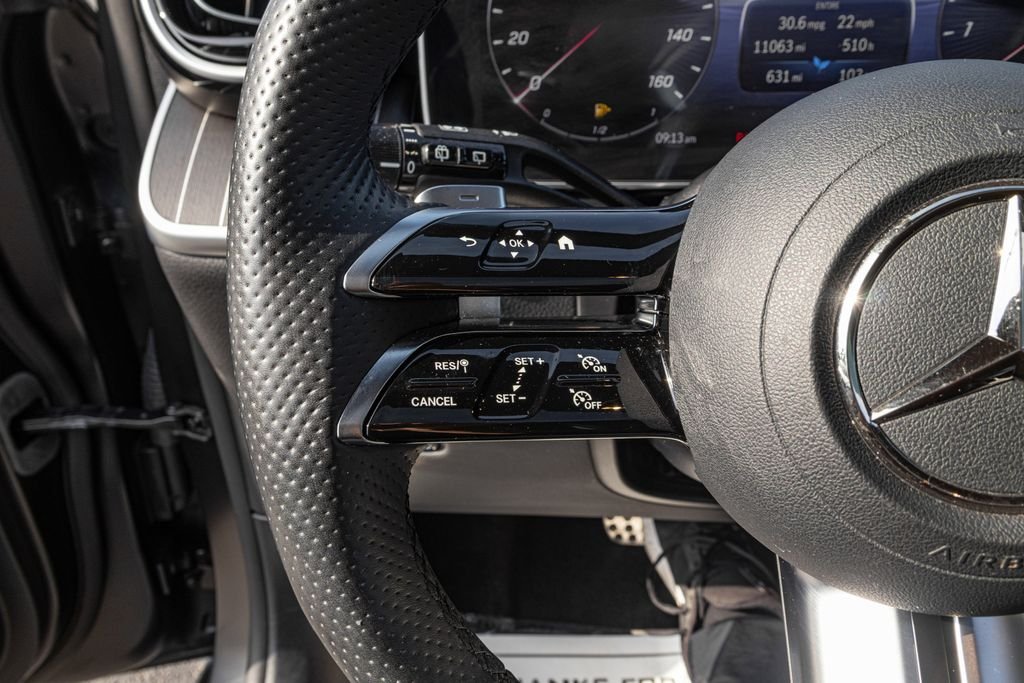 Used 2024  Mercedes-Benz GLC 300 image 24