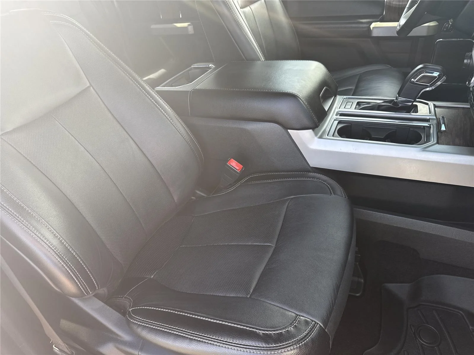 Used 2019 Ingot Silver Ford LARIAT image 37