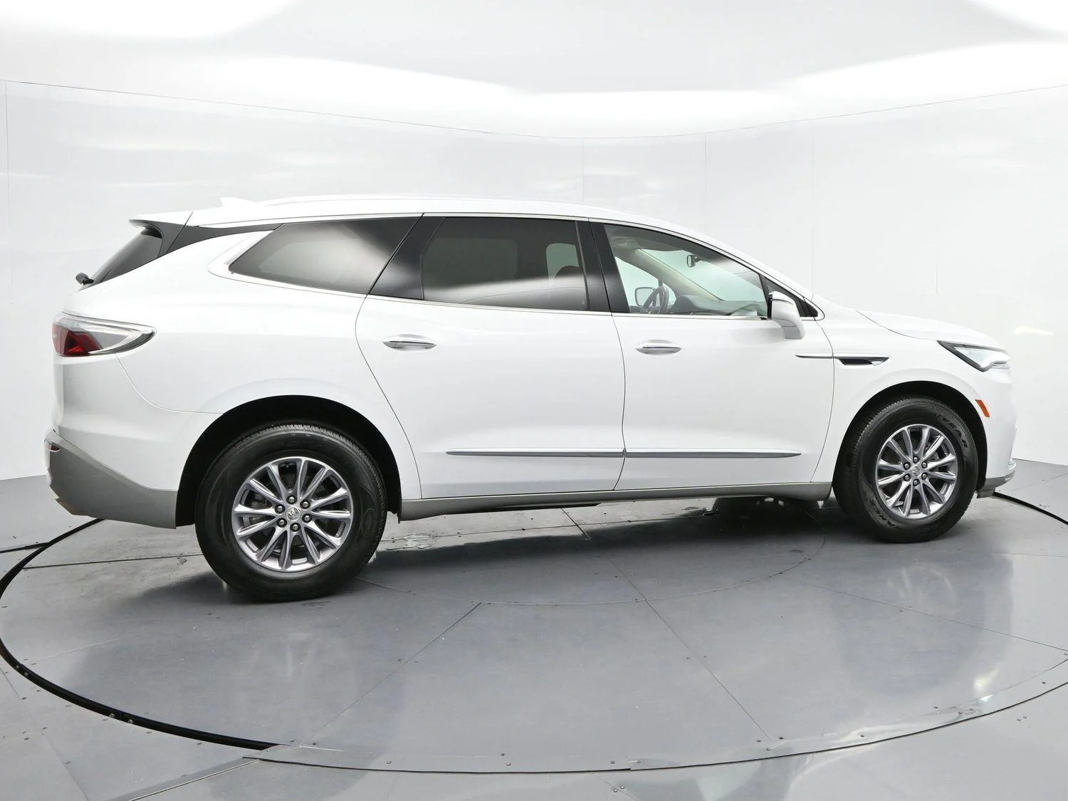 Used 2023 Summit White Buick Essence image 8