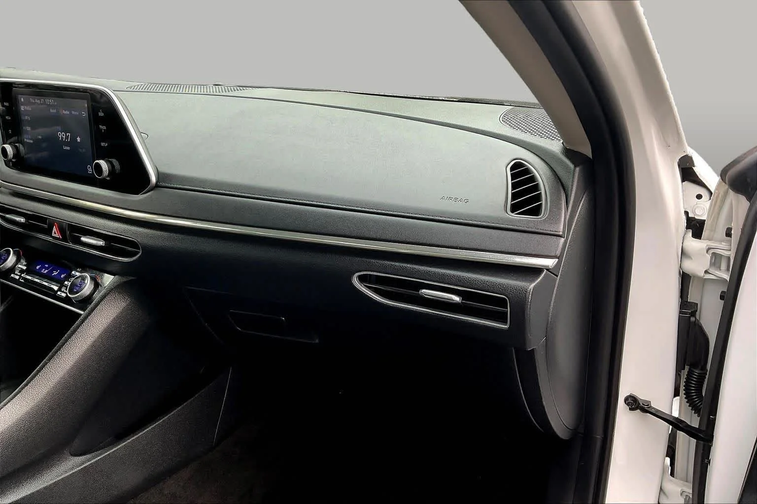Used 2022 Quartz White Hyundai SEL image 18