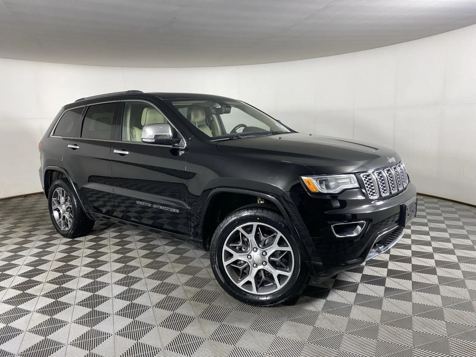 Used 2020 Diamond Black Crystal Pearlcoat Jeep Overland image 11