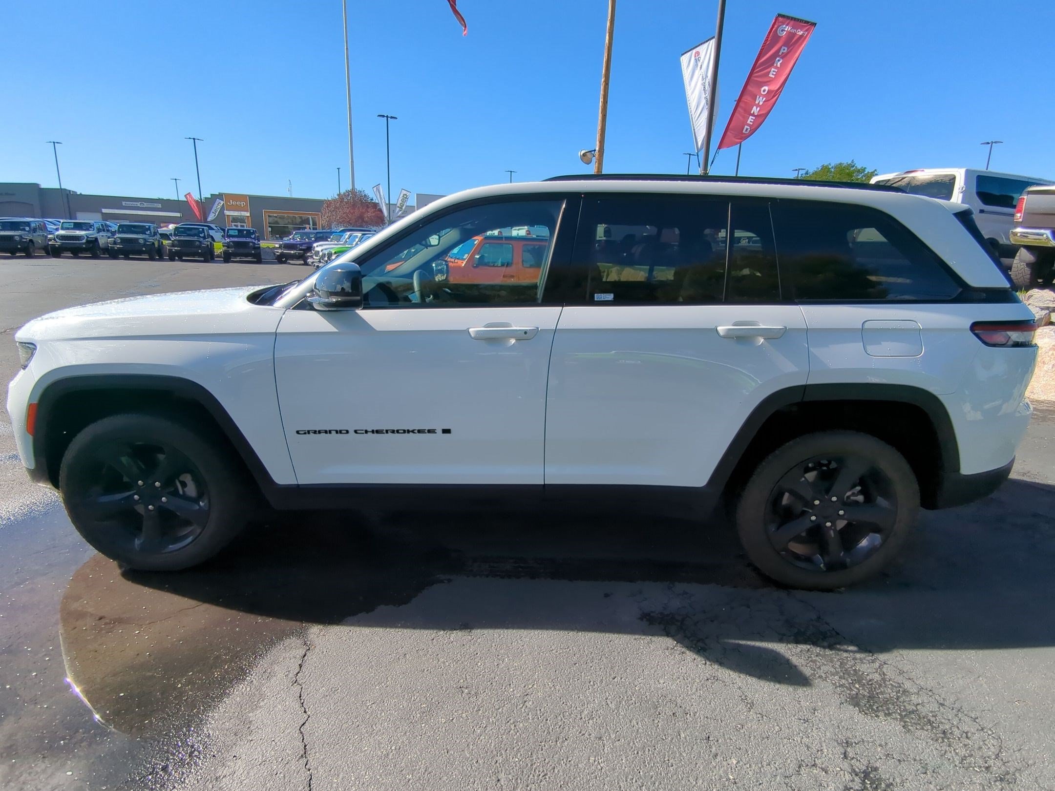 Used 2023 Bright White Clearcoat Jeep Altitude image 8