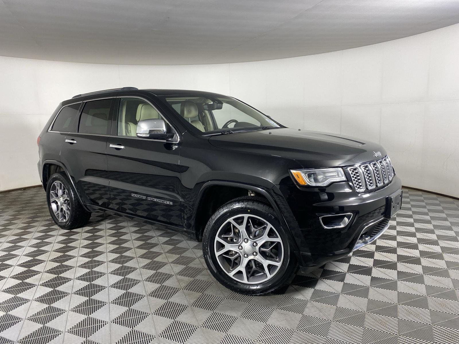 Used 2020 Diamond Black Crystal Pearlcoat Jeep Overland image 11