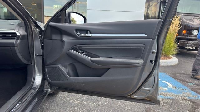 Used 2022 Gun Metallic Nissan 2.5 SL image 20