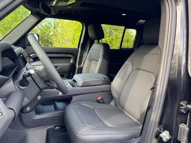 New 2026 Santorini Black Land Rover X-Dynamic SE image 11