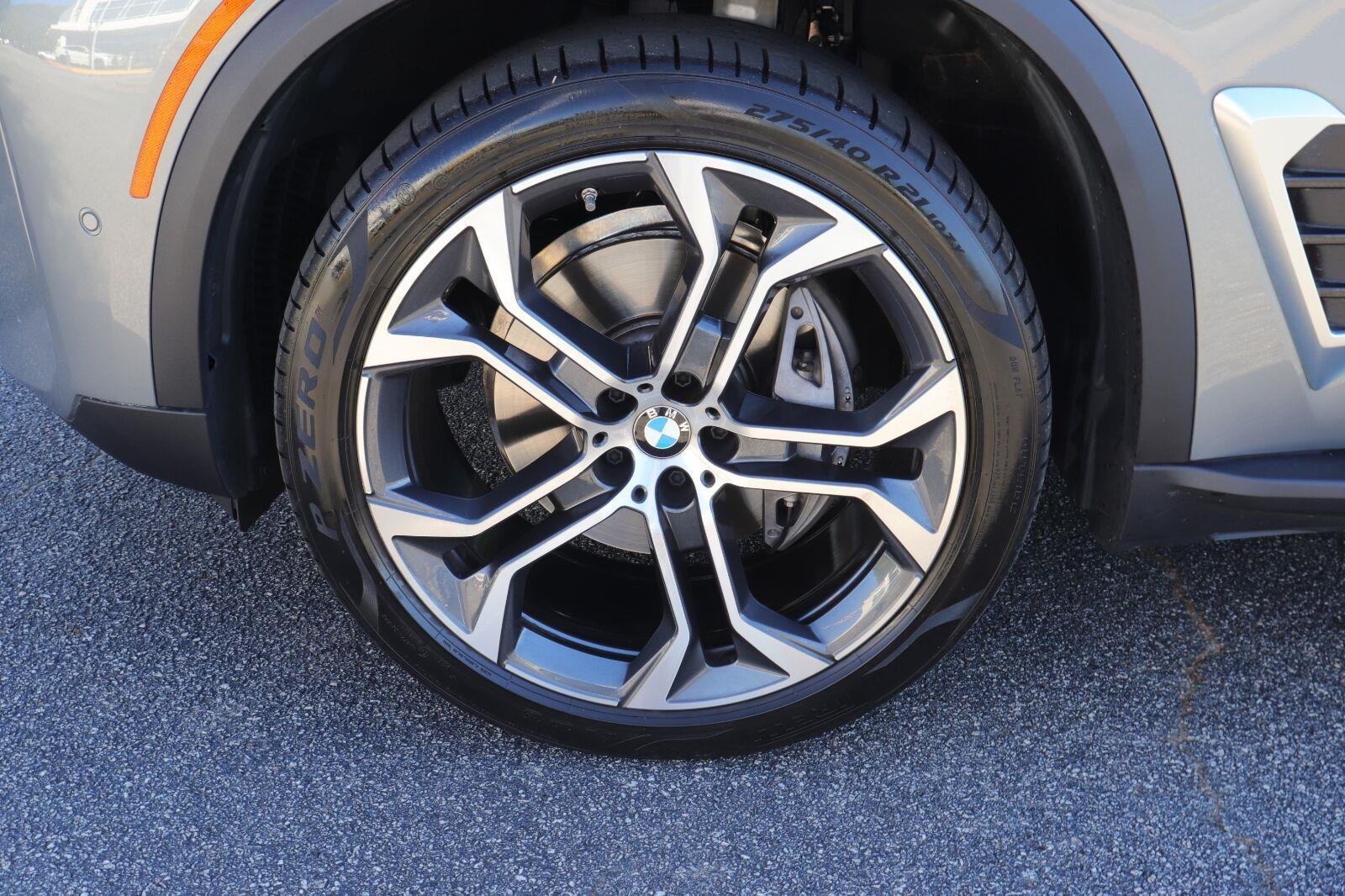 Used 2026 Skyscraper Grey Metallic BMW sDrive40i image 38