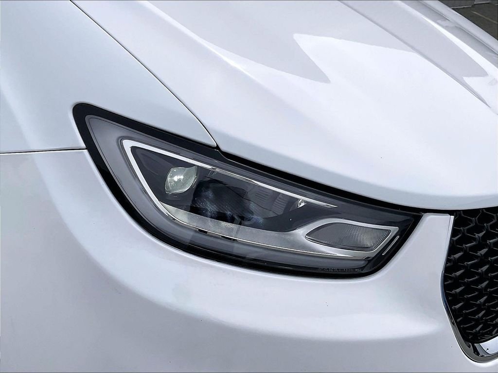 Used 2023 White Chrysler Touring L image 33