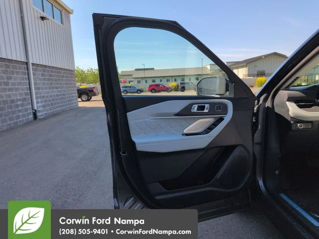 New 2026 Carbonized Gray Metallic Ford Platinum image 10