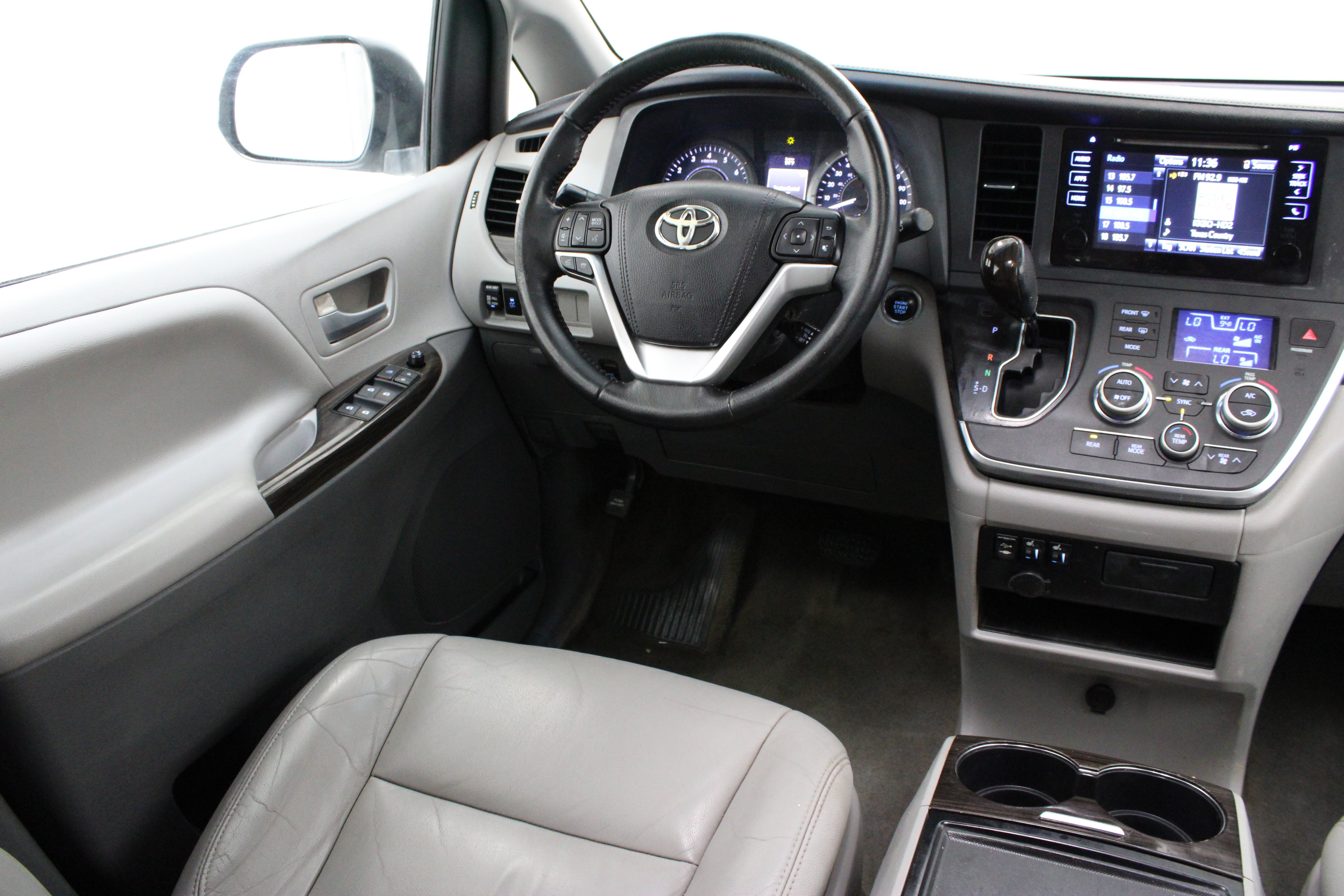 Used 2015 Silver Sky Metallic Toyota XLE Premium 3.5L image 31