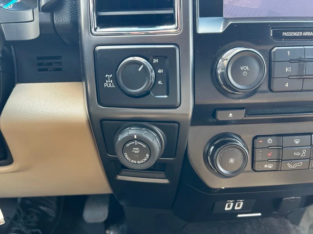 Used 2018 Gold Ford XLT image 17
