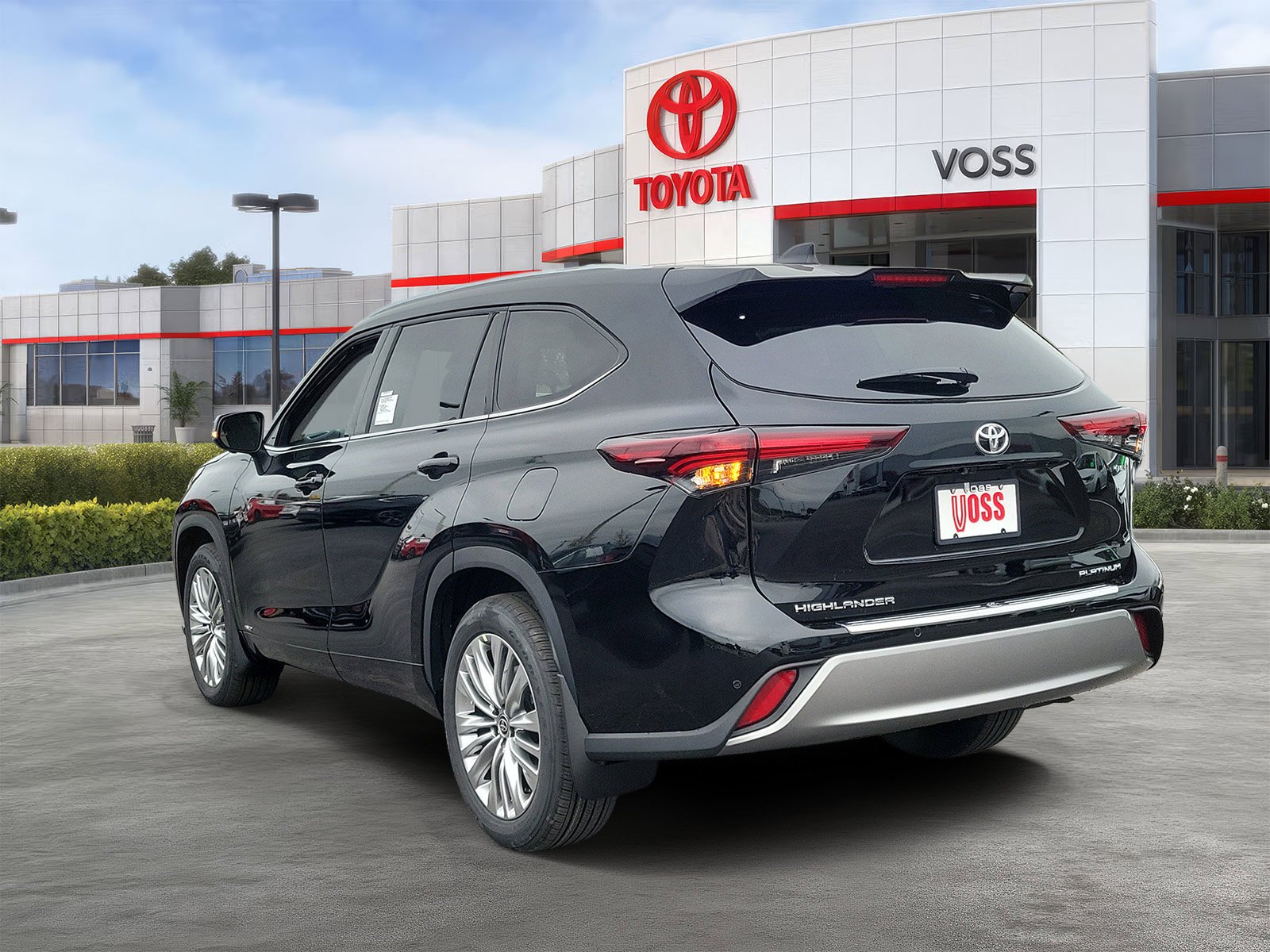 2026 Toyota Highlander Hybrid Platinum, photo 2 of 12