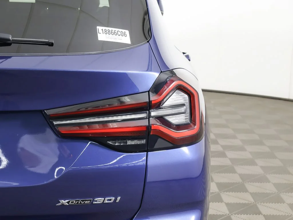 Used 2022 Phytonic Blue Metallic BMW xDrive30i image 18