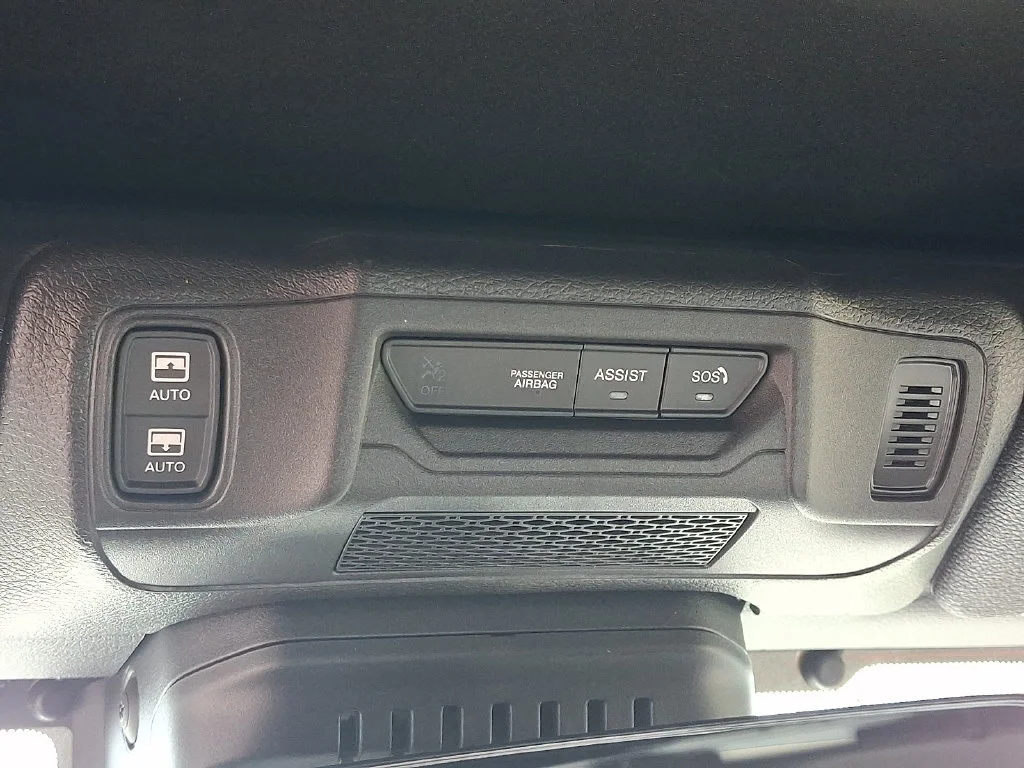 Used 2025 White Jeep 4-Door Sahara 4x4 image 23
