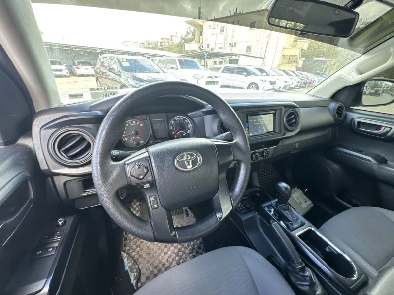 Used 2017 white Toyota SR image 16