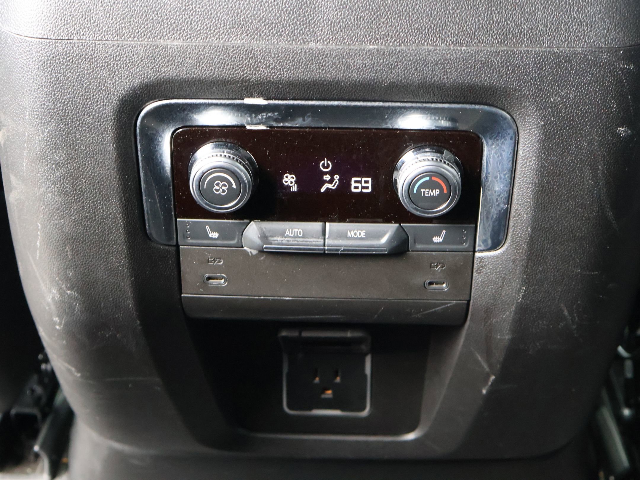Used 2025 Onyx Black GMC Denali image 21