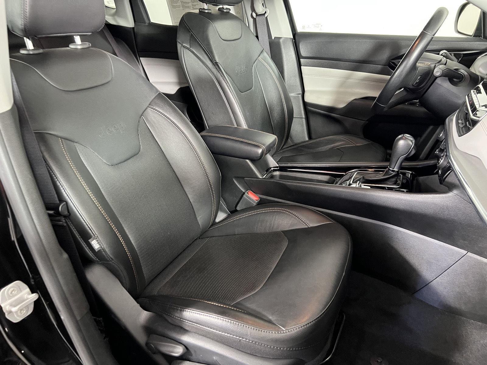 Used 2022 Diamond Black Crystal Pearlcoat Jeep Limited image 21