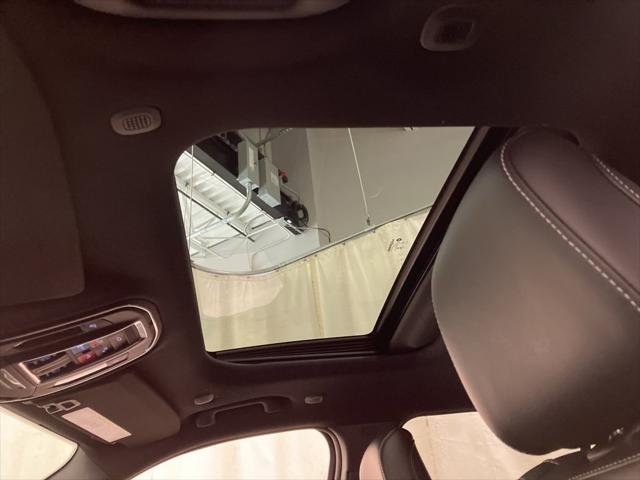 New 2026 Baltic Gray Metallic Clear-Coat Exterior Paint Jeep Laredo image 9