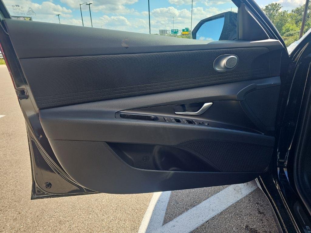 New 2026 Black Hyundai SE image 10