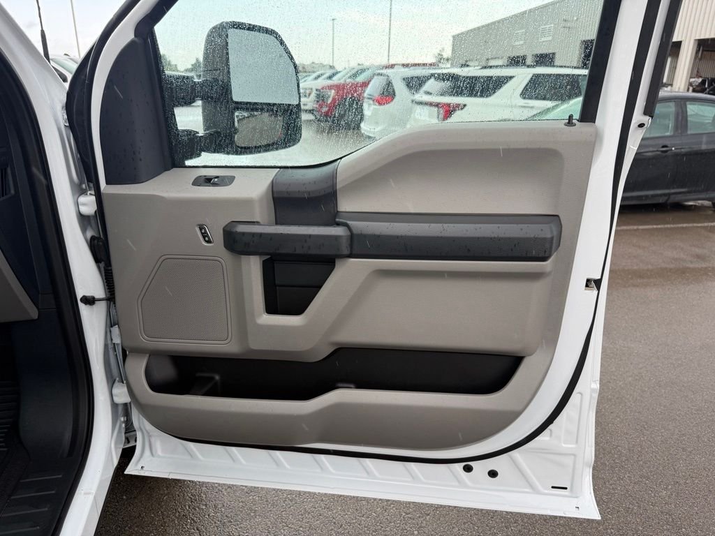 Used 2022 White Ford XL image 25