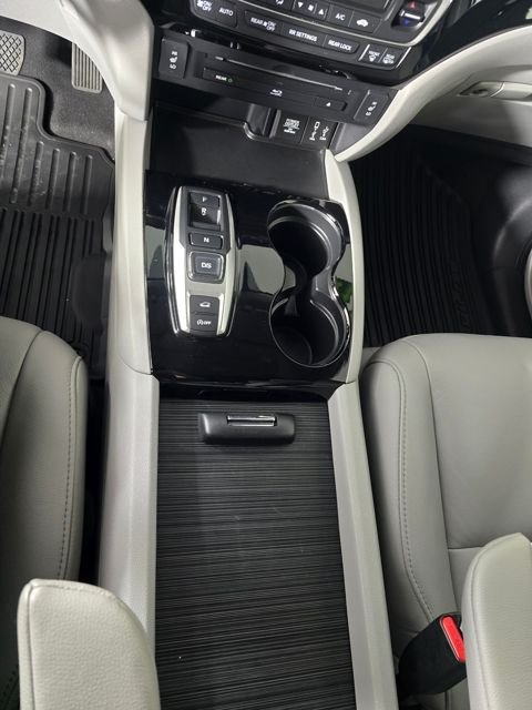 Certified Used 2017 White Diamond Pearl Honda Touring image 24