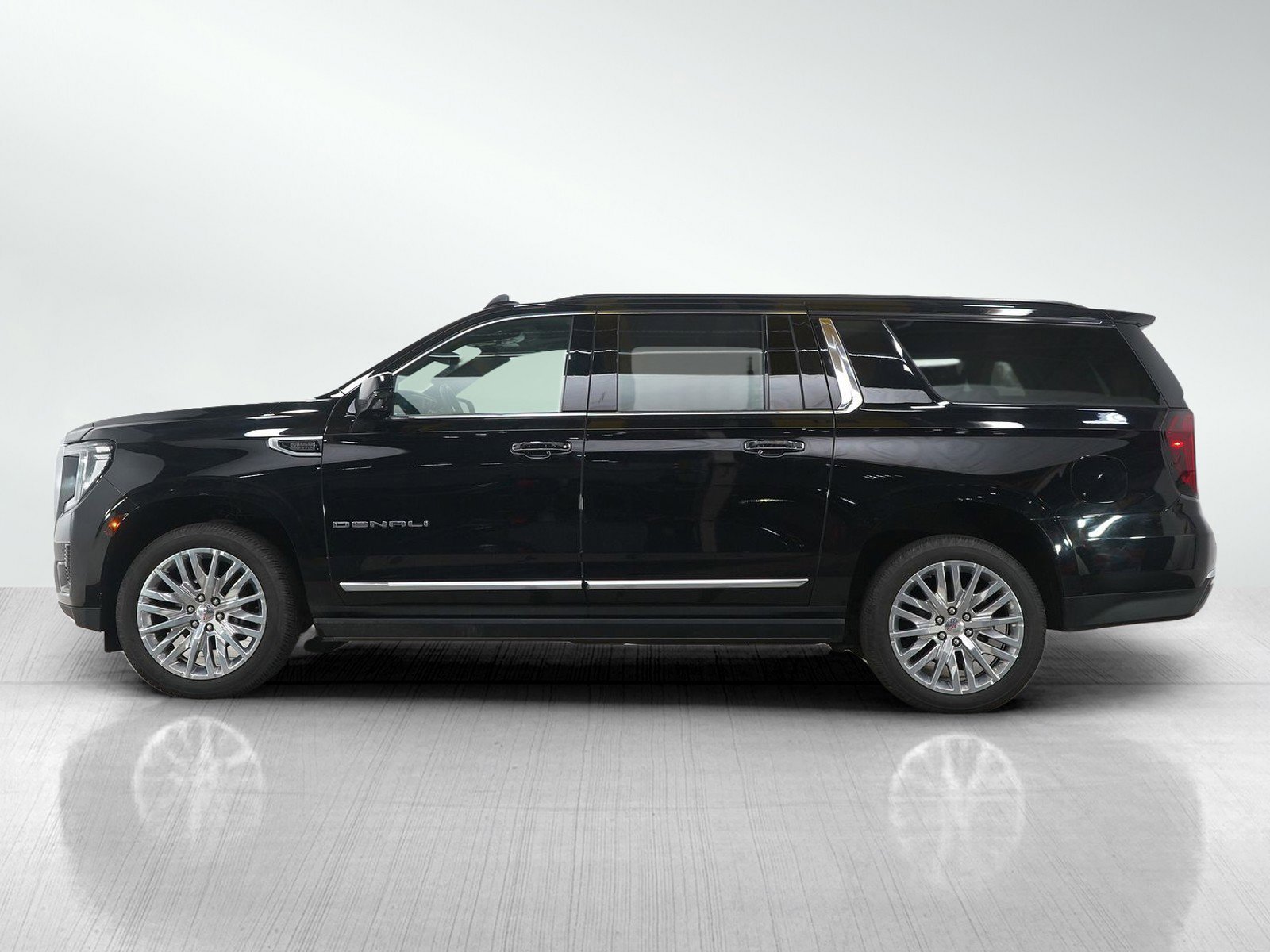 Used 2023 GMC Yukon XL Denali with VIN 1GKS2JKT3PR213339 for sale in White Bear Lake, Minnesota