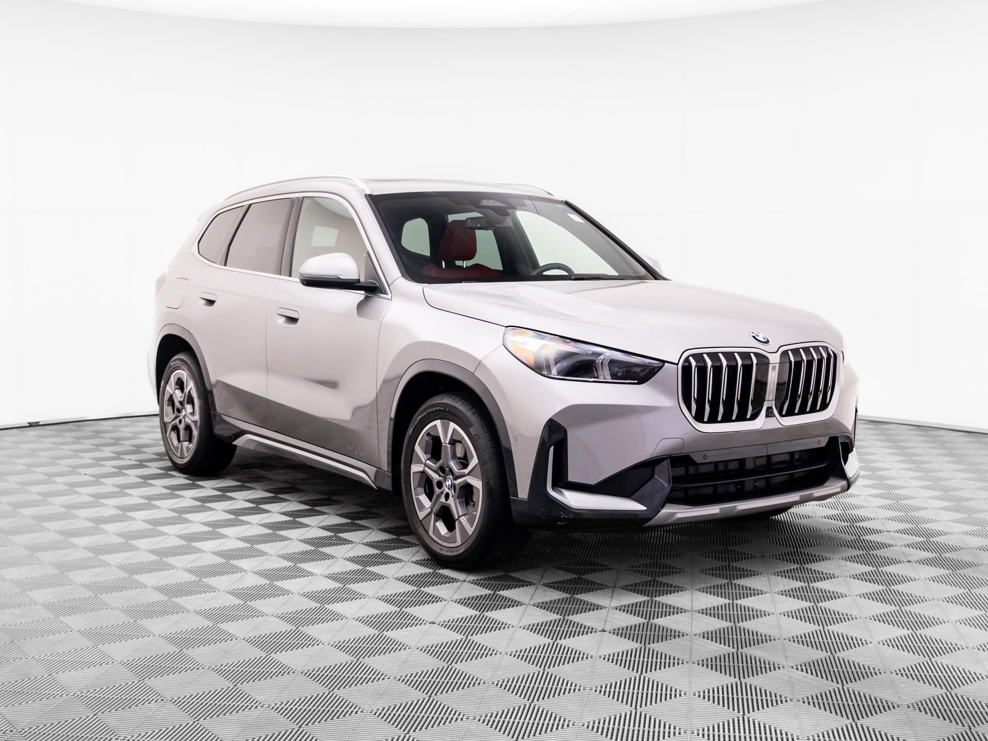 Certified Used 2025 Space Silver Metallic BMW xDrive28i image 7