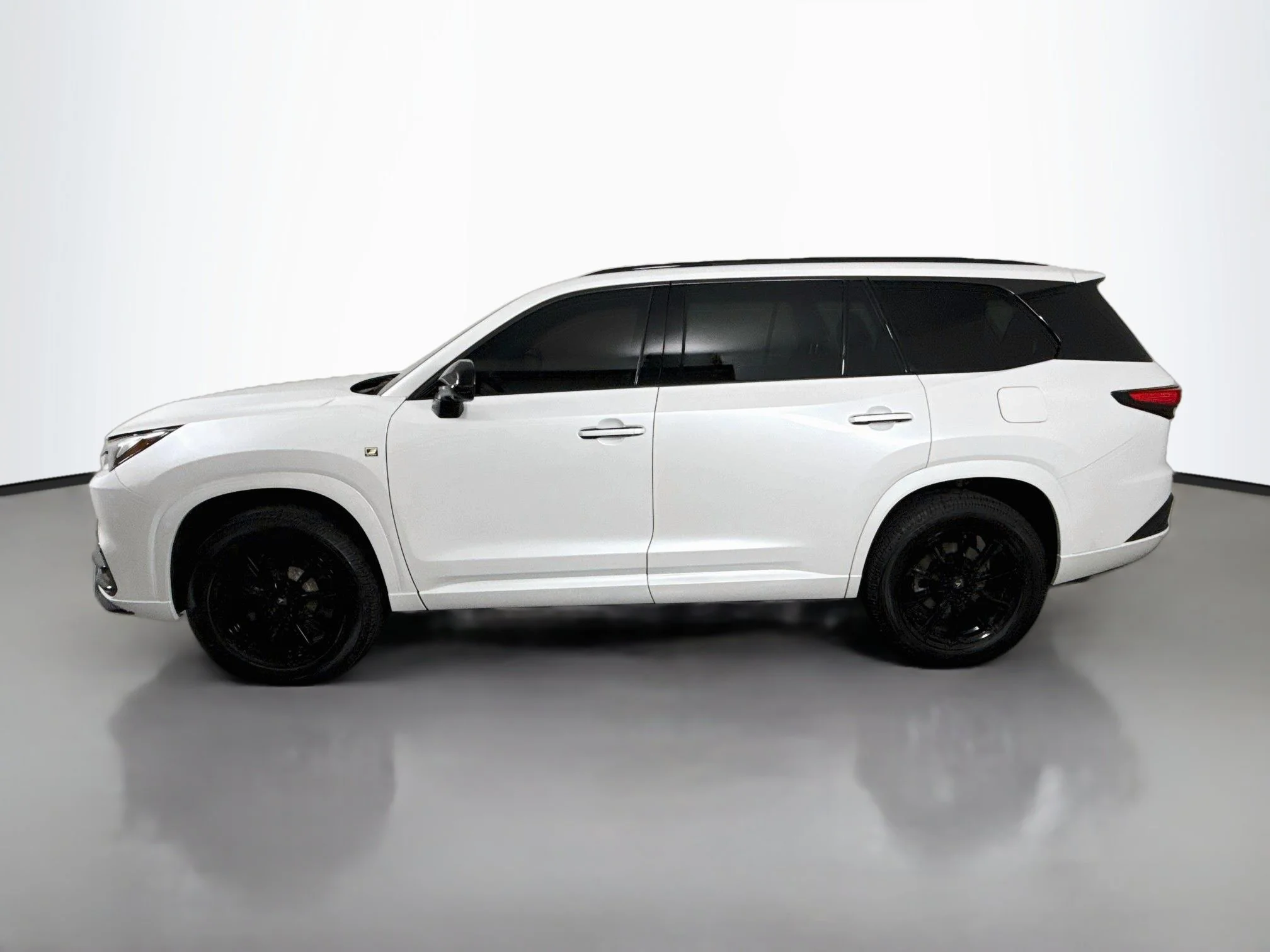 Used 2025 Wind Chill Pearl Lexus 350 F SPORT Handling image 4